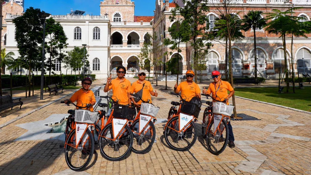 EXPLORE THE CITY ON TWO WHEELS